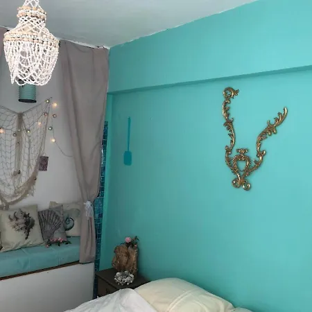 Turquoise House Of Agios Nikolaos (Crete)